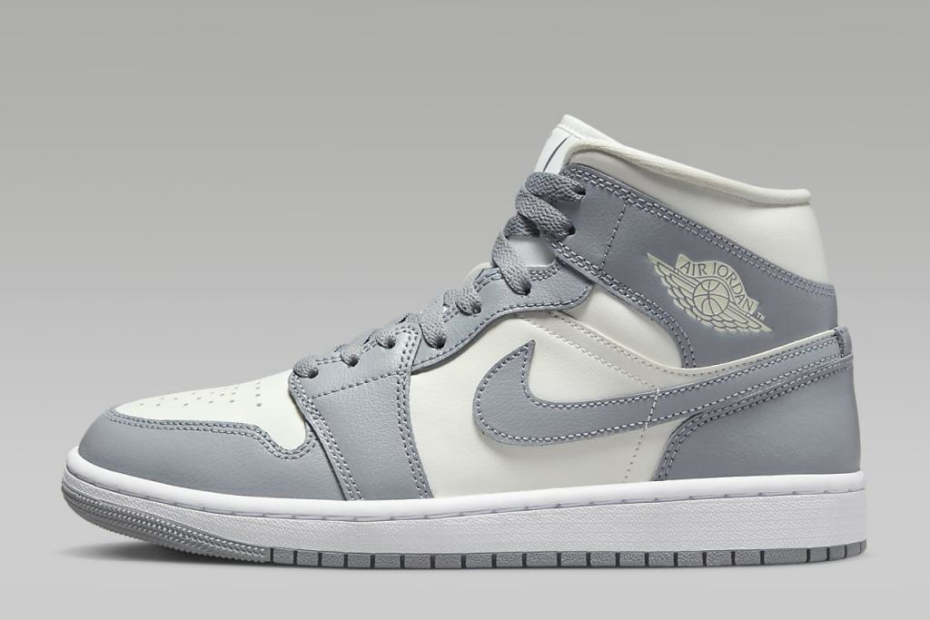 Air Jordan 1 Mid Women'S Shoes. Nike Vn